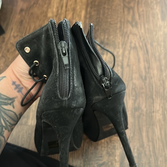 black boots/heels - Picture 3 of 3